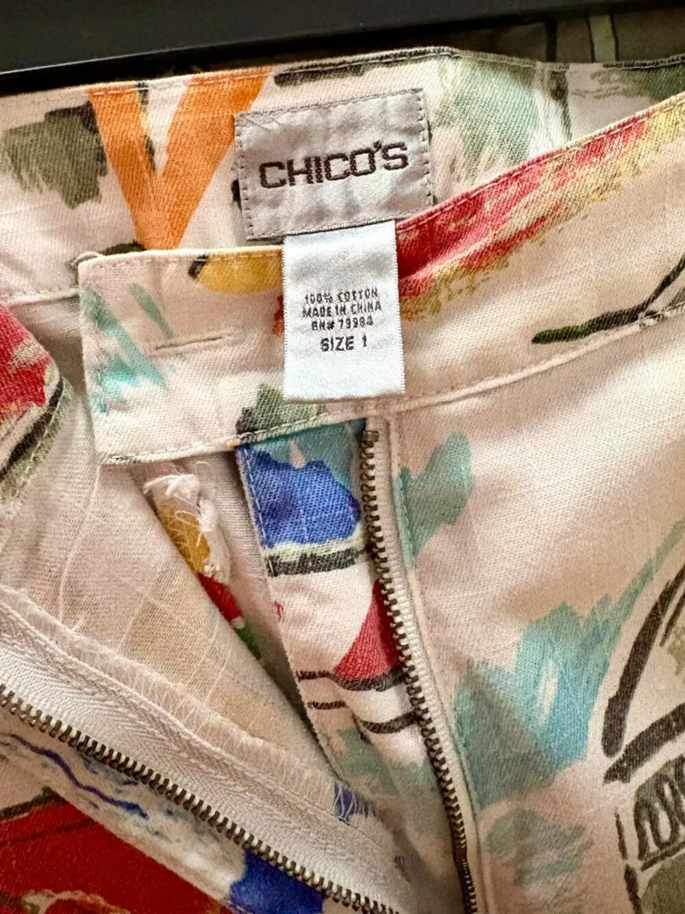 Vintage Chico's Archetectural scene print crops